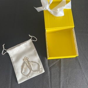 Kendra Scott drop earrings